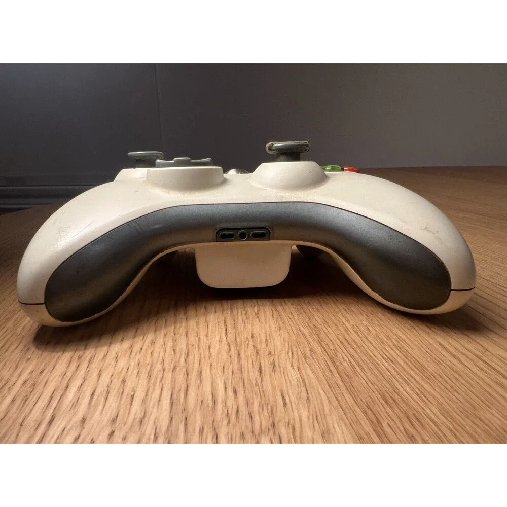 Xbox 360 White Wireless Controller OEM with Black Battery Cover Untested